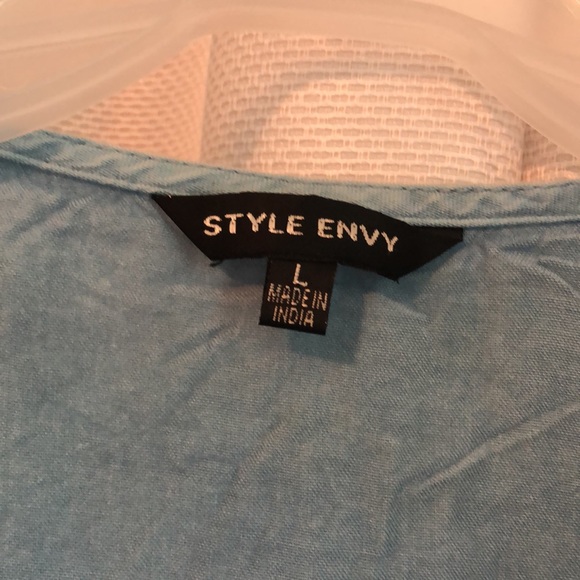 Button and Tie crop top, jean looking material - Picture 3 of 4